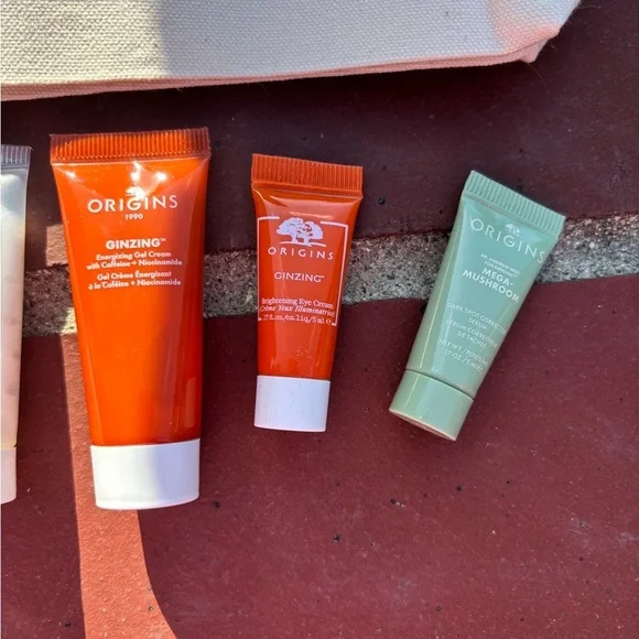 Origins Skincare Set with Cream Pouch - Picture 3 of 6